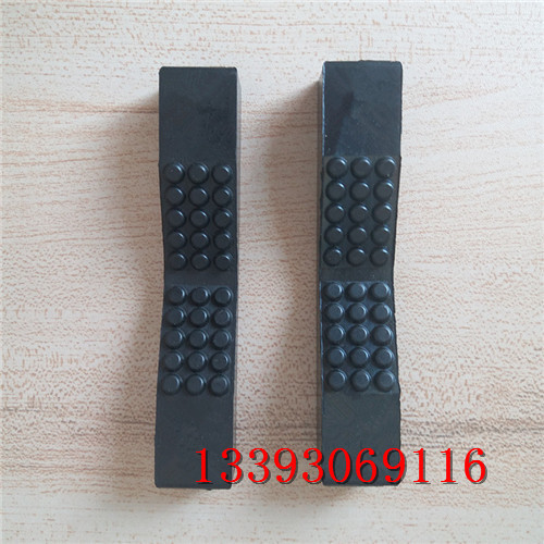 180型電纜輸送機通用膠塊大量現(xiàn)貨 履帶傳送機膠塊 電纜輸送機膠塊