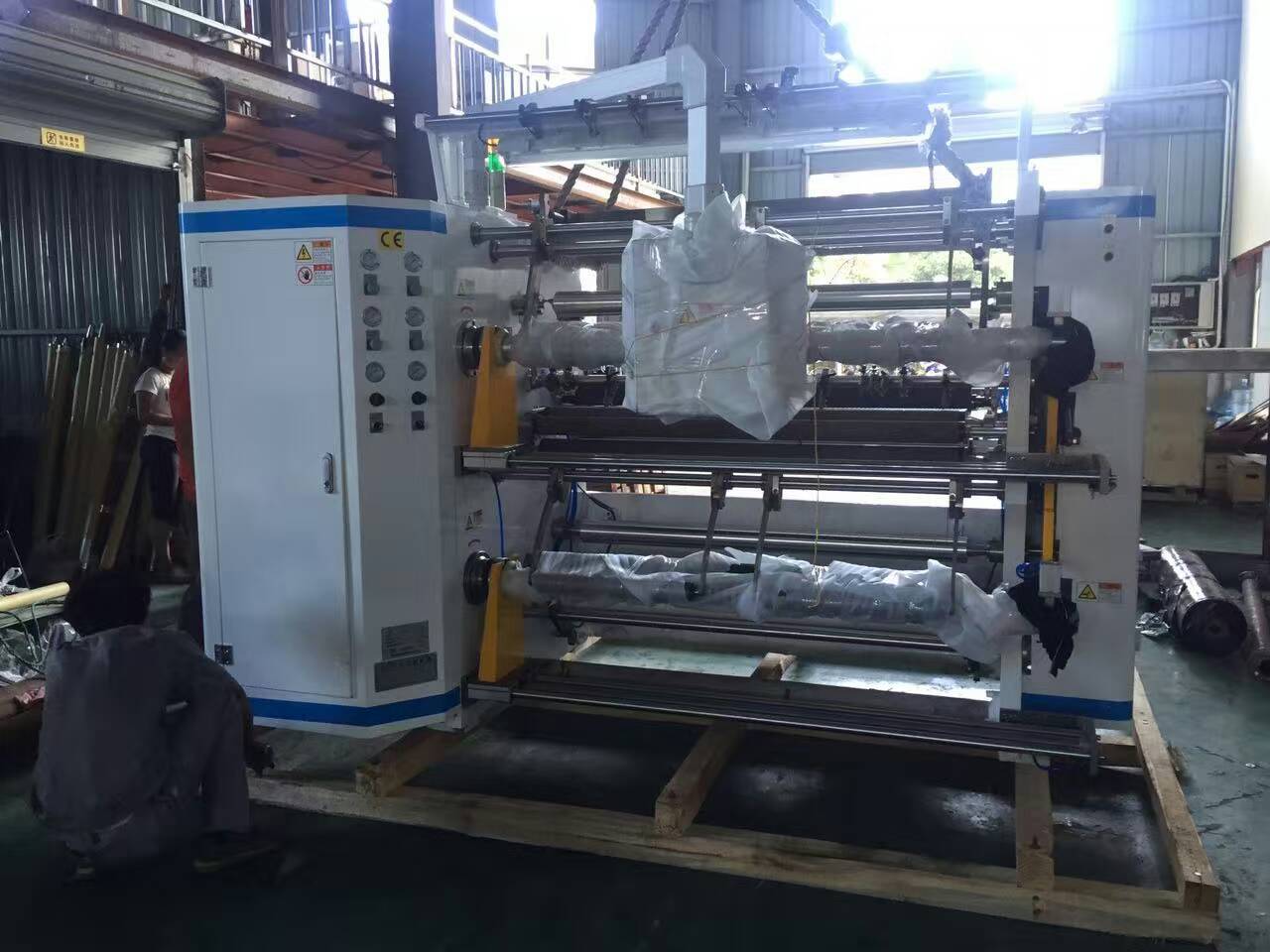 薄膜自動(dòng)分條機(jī)  自動(dòng)分條機(jī) 薄膜分條機(jī)