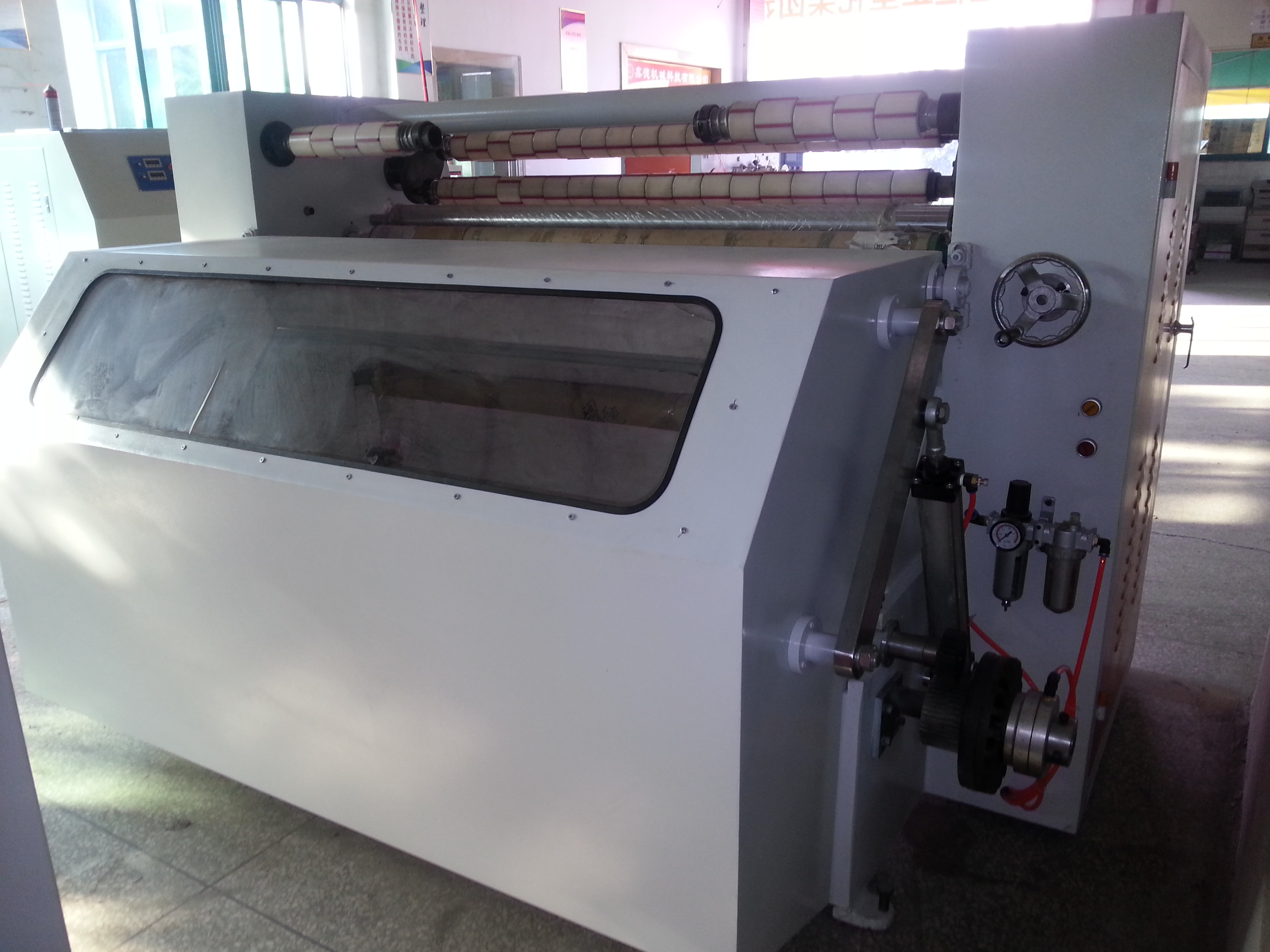 透明膠帶分條機(jī) 生產(chǎn)膠帶加工機(jī)械