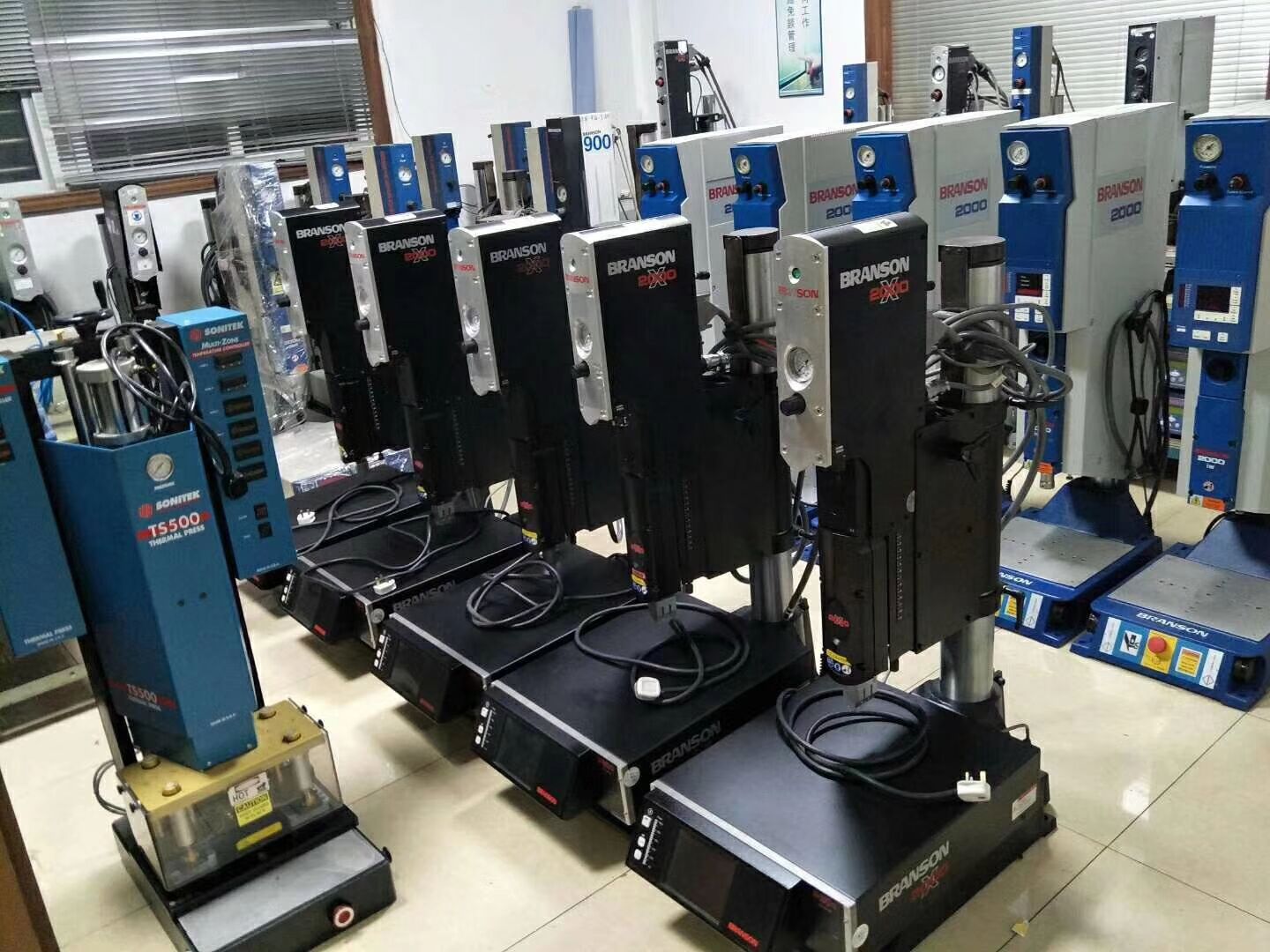 東莞高周波塑膠熔接機/供應高周波塑膠熔接機/高周波塑膠熔接機批發(fā)/高周波塑膠熔接機報價/高周波塑膠熔接機圖片