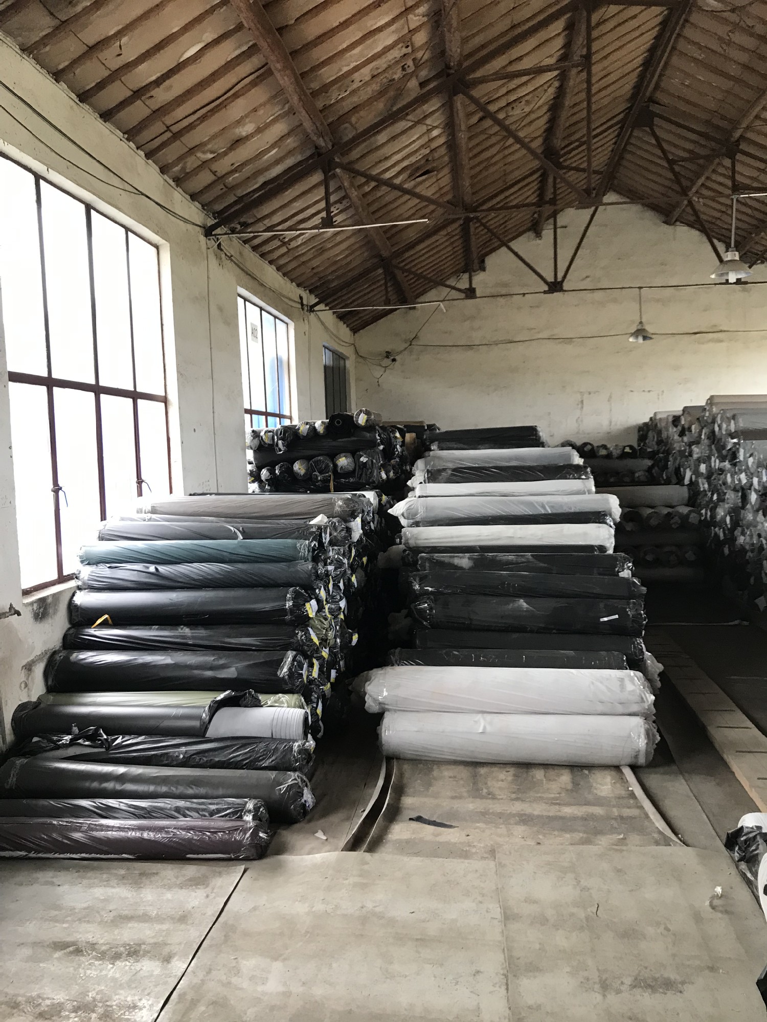 供應(yīng)棕褐色pvc汽車革