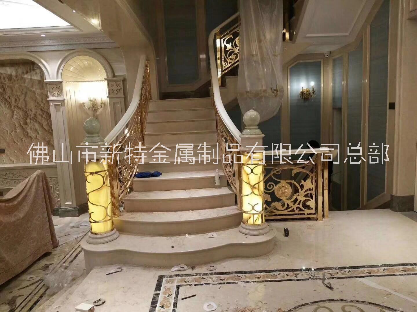 泉州別墅裝修定做弧形旋轉(zhuǎn)金屬樓梯護(hù)欄效果圖