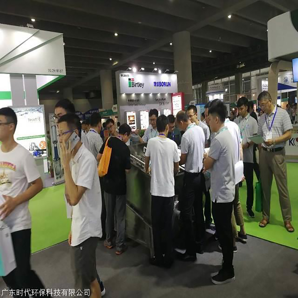 廠家直銷(xiāo)新型環(huán)保吸糞車(chē)