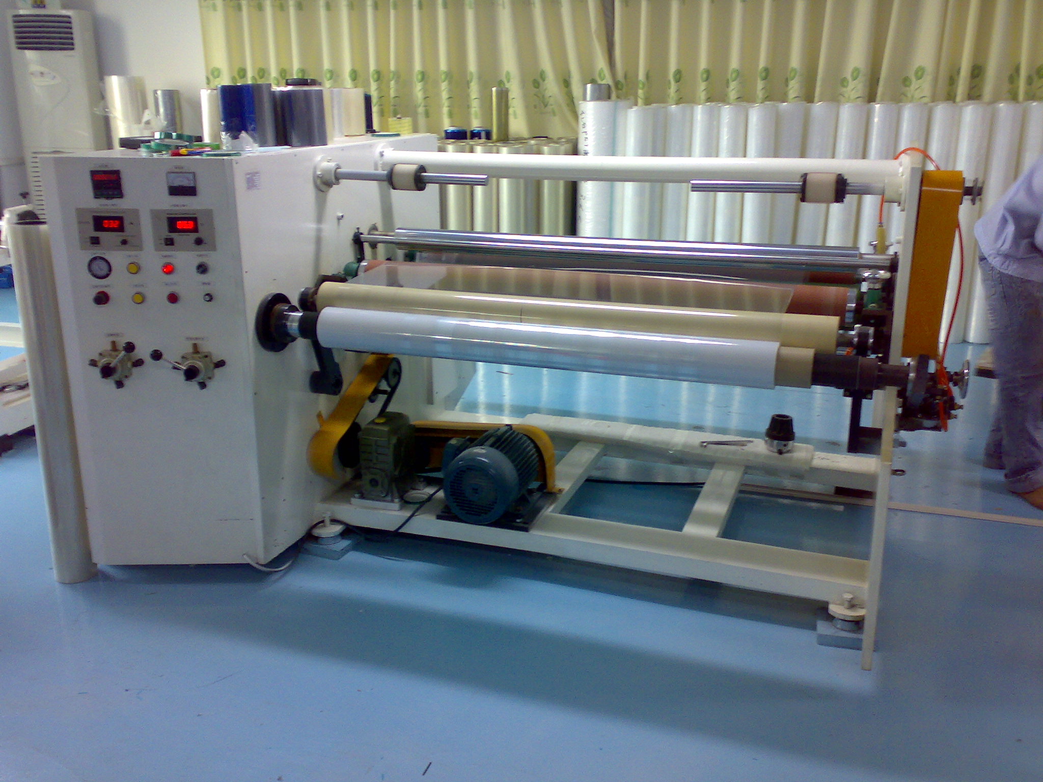 雙面膠復(fù)卷機(jī) 保護(hù)膜復(fù)卷機(jī) 膠帶復(fù)卷機(jī) 美紋紙復(fù)卷設(shè)備 膠帶保護(hù)膜復(fù)卷機(jī)