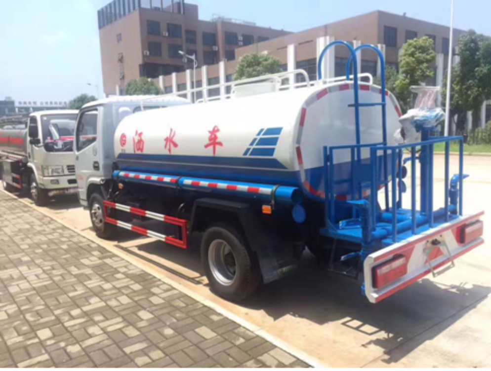 東風(fēng)多利卡8噸灑水車生產(chǎn)廠家