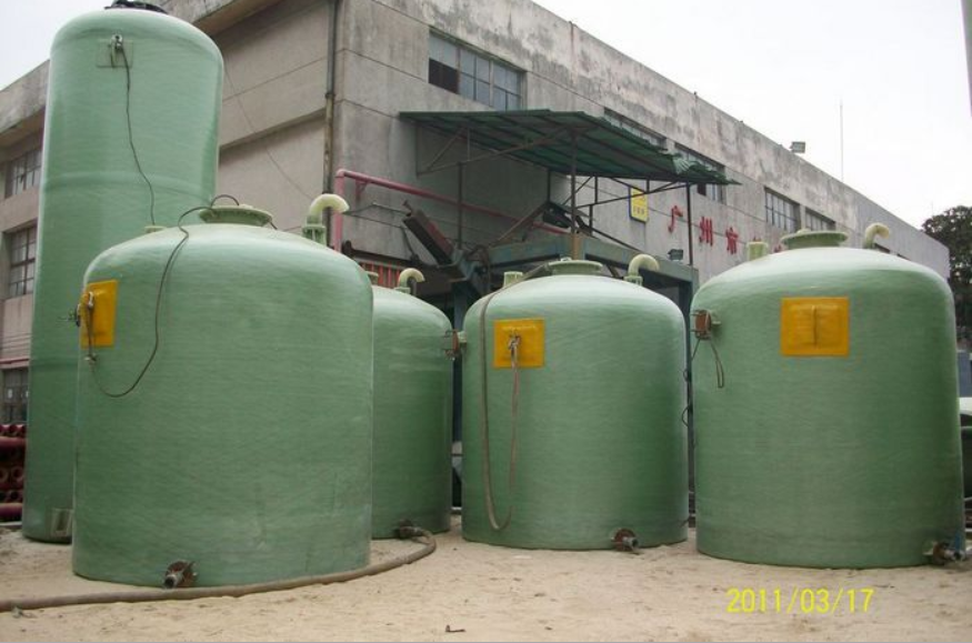 環(huán)保設(shè)備玻璃鋼化工儲(chǔ)罐