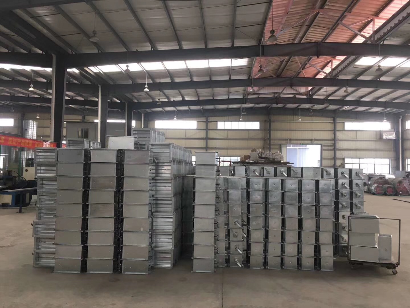 鋁合金弧形風(fēng)口廠家直銷 鋁合金弧形風(fēng)口定制 *   定制鋁合金弧形風(fēng)口