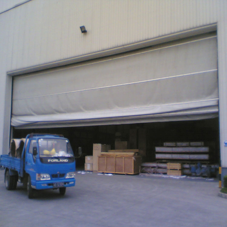 供應(yīng)全國聯(lián)保 PVC柔性大門工業(yè)柔性提升大門