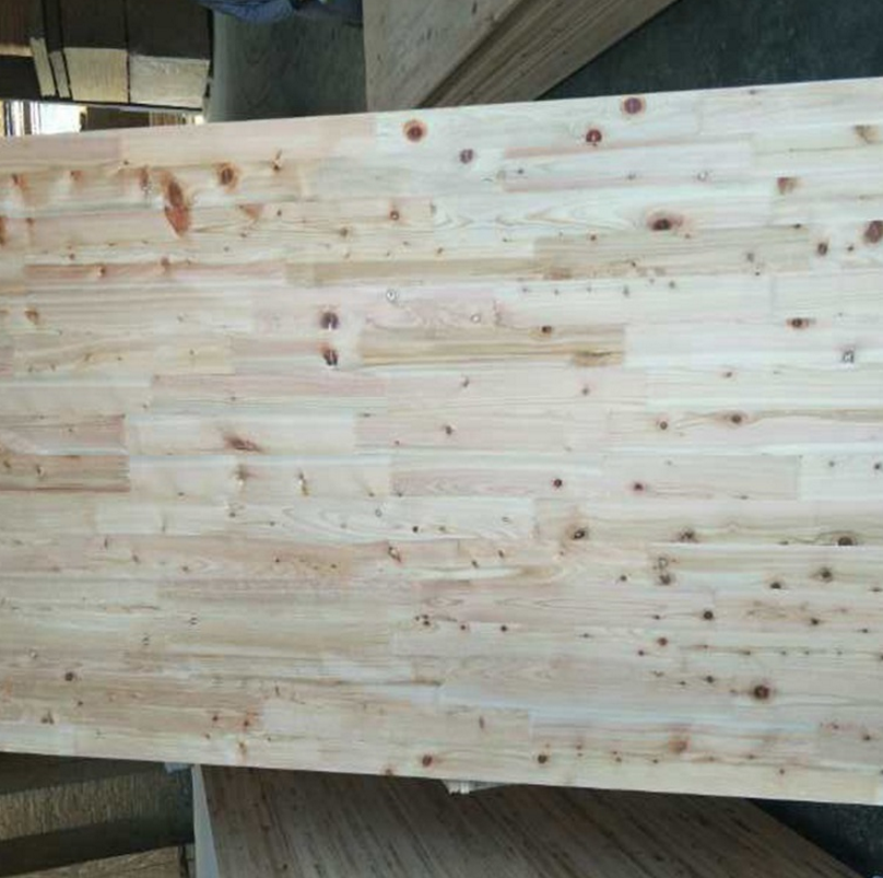 廠家供應(yīng)環(huán)保杉木指接板杉木拼版12mm杉木有節(jié)指接板家具裝潢板材