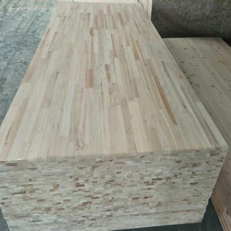 廠家供應(yīng)環(huán)保杉木指接板杉木拼版12mm杉木有節(jié)指接板家具裝潢板材