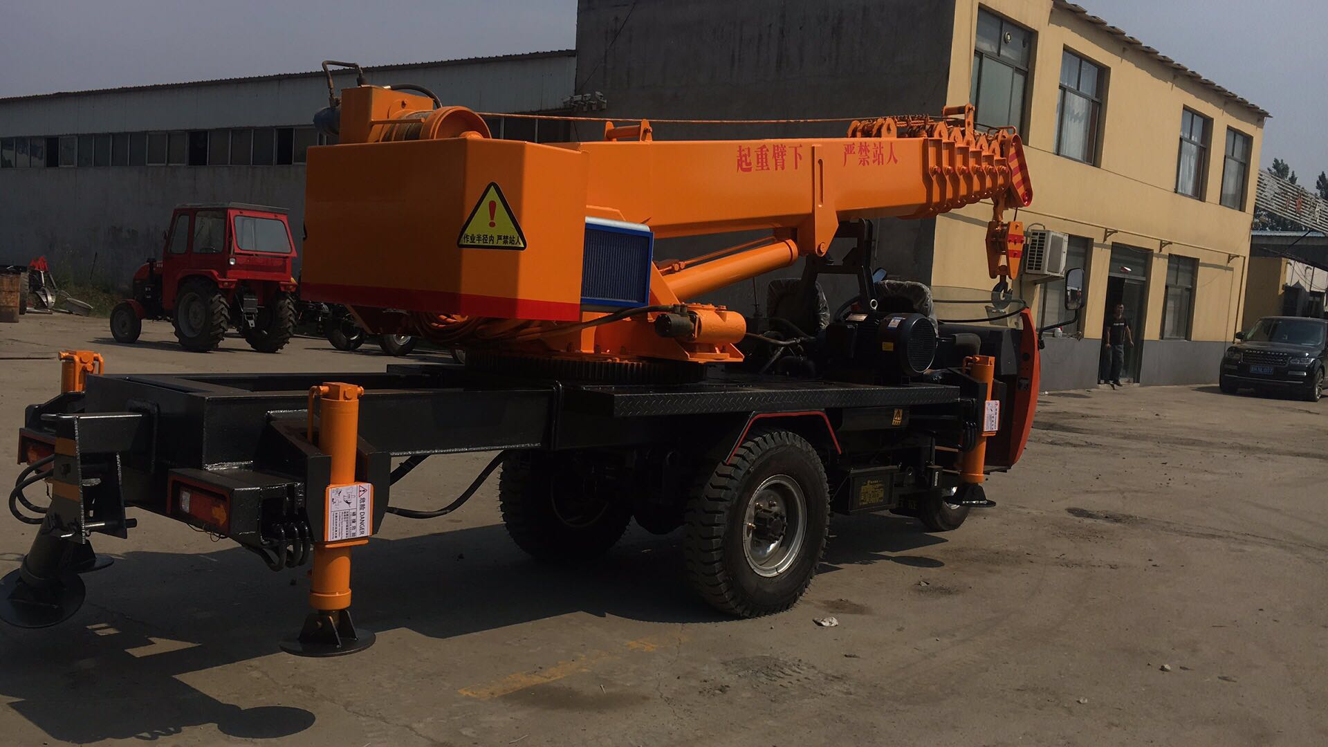 三輪吊車  三輪吊車報(bào)價(jià) 三輪吊車批發(fā) 三輪吊車供應(yīng)商 改裝三輪吊車