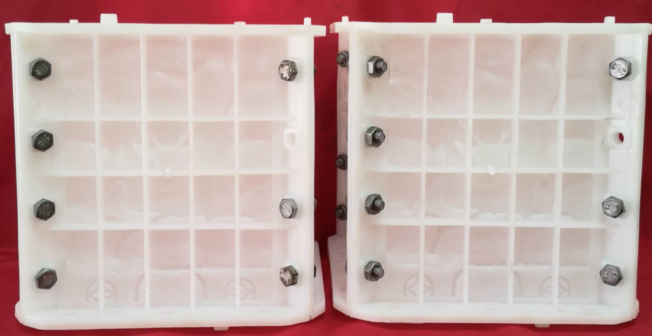 供應(yīng)江西水泥護(hù)欄模具報(bào)價(jià)，水泥護(hù)欄模具廠家，水泥護(hù)欄模具生產(chǎn)