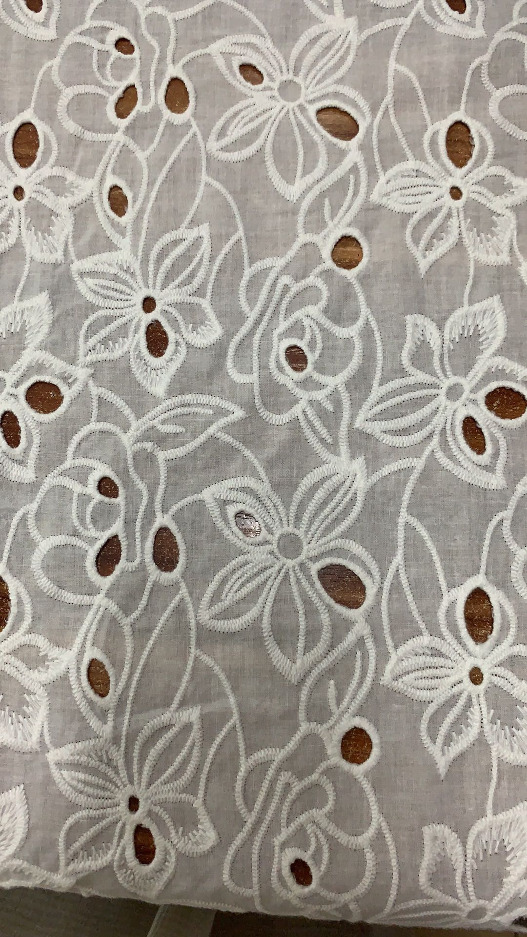 網(wǎng)布刺繡面料    刺繡花邊面棉布花邊生產(chǎn)廠家網(wǎng)布繡