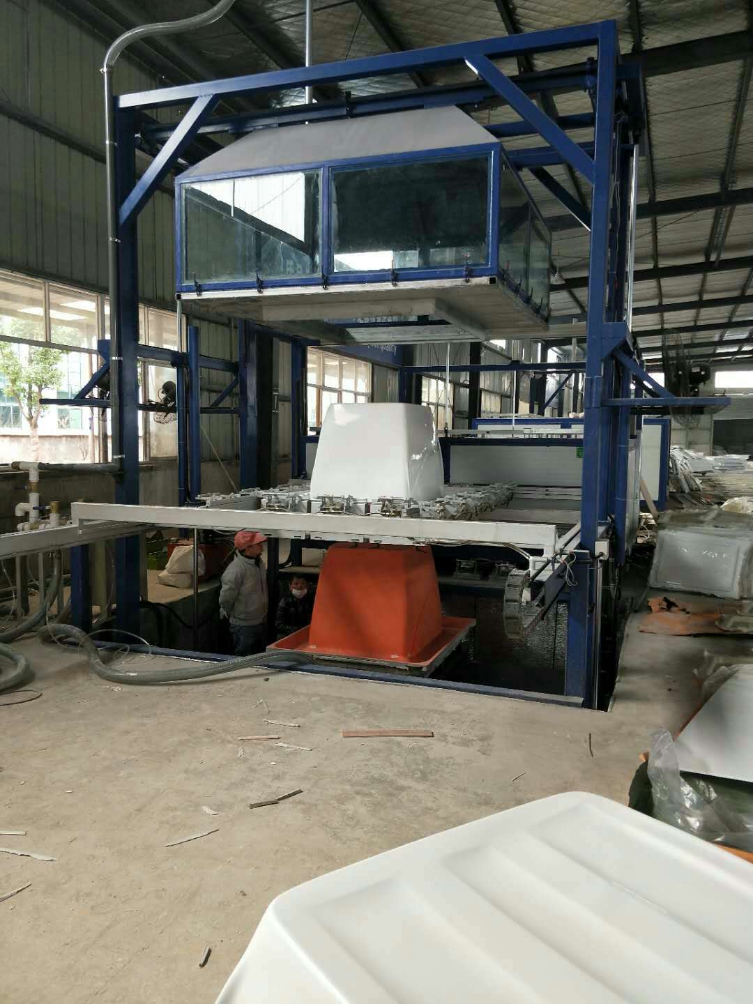 衛(wèi)浴潔具浴缸機(jī)械設(shè)備，亞克力吸塑成型機(jī)浴缸吸塑成型機(jī)，浴缸吸塑成型機(jī) 衛(wèi)浴潔具浴缸樹(shù)脂噴槍機(jī)械設(shè)備