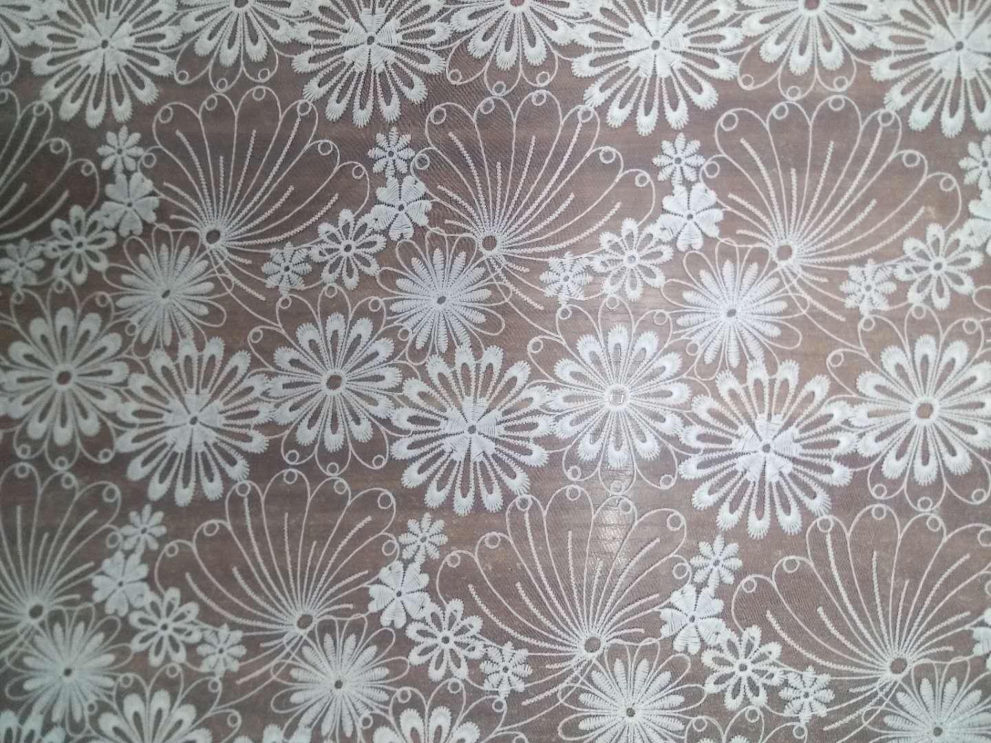歐根紗牛奶絲網(wǎng)布繡花花邊面料  時(shí)尚刺繡繡花雕孔花邊面料