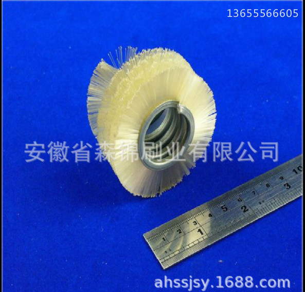 廠家批發(fā)纏繞式刷輥，彈簧毛刷輥，毛刷條纏繞毛刷。歡迎訂購