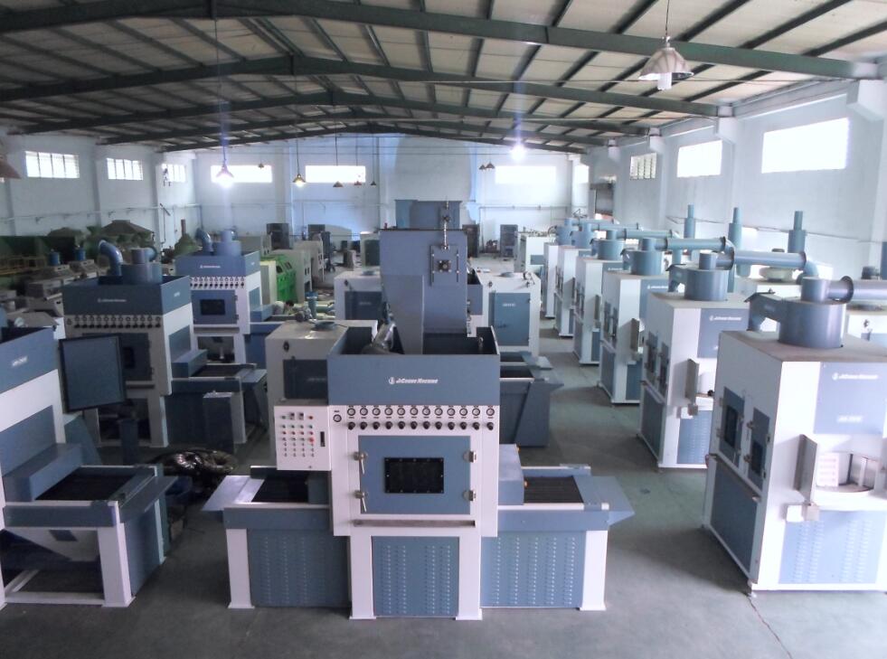 自動(dòng)噴砂機(jī)廠家 專業(yè)生產(chǎn)各種噴砂設(shè)備 干冰噴砂機(jī)多功能噴砂機(jī) 水噴砂機(jī) 噴砂除銹設(shè)備