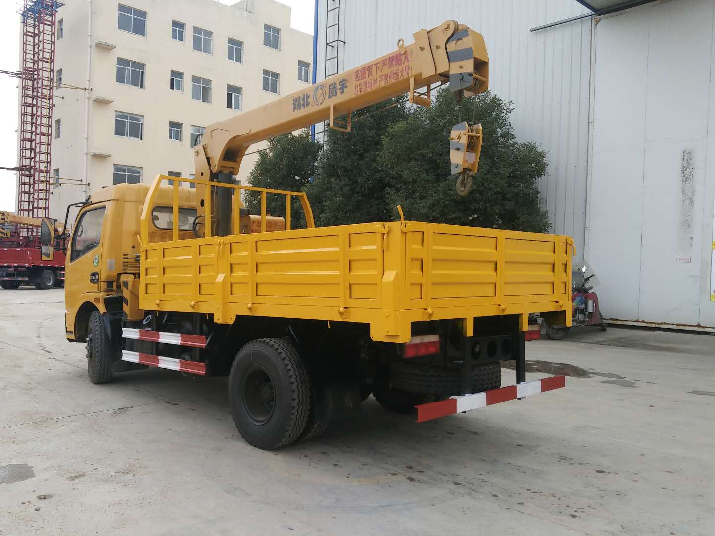 隨車起重運輸車，隨車吊，隨車起重運輸車加工，隨車吊價格，隨車吊加工，隨車吊質(zhì)量好的廠家