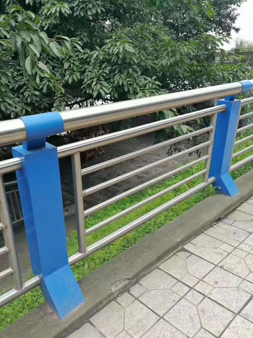 橋梁防撞護(hù)欄生產(chǎn)廠家_價(jià)格