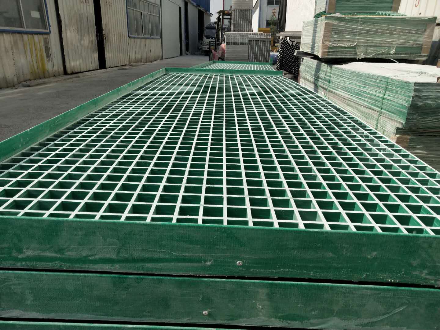 專業(yè)生產(chǎn) 洗車房玻璃鋼格柵網(wǎng)格地板防水拼接 格柵 廠家直銷