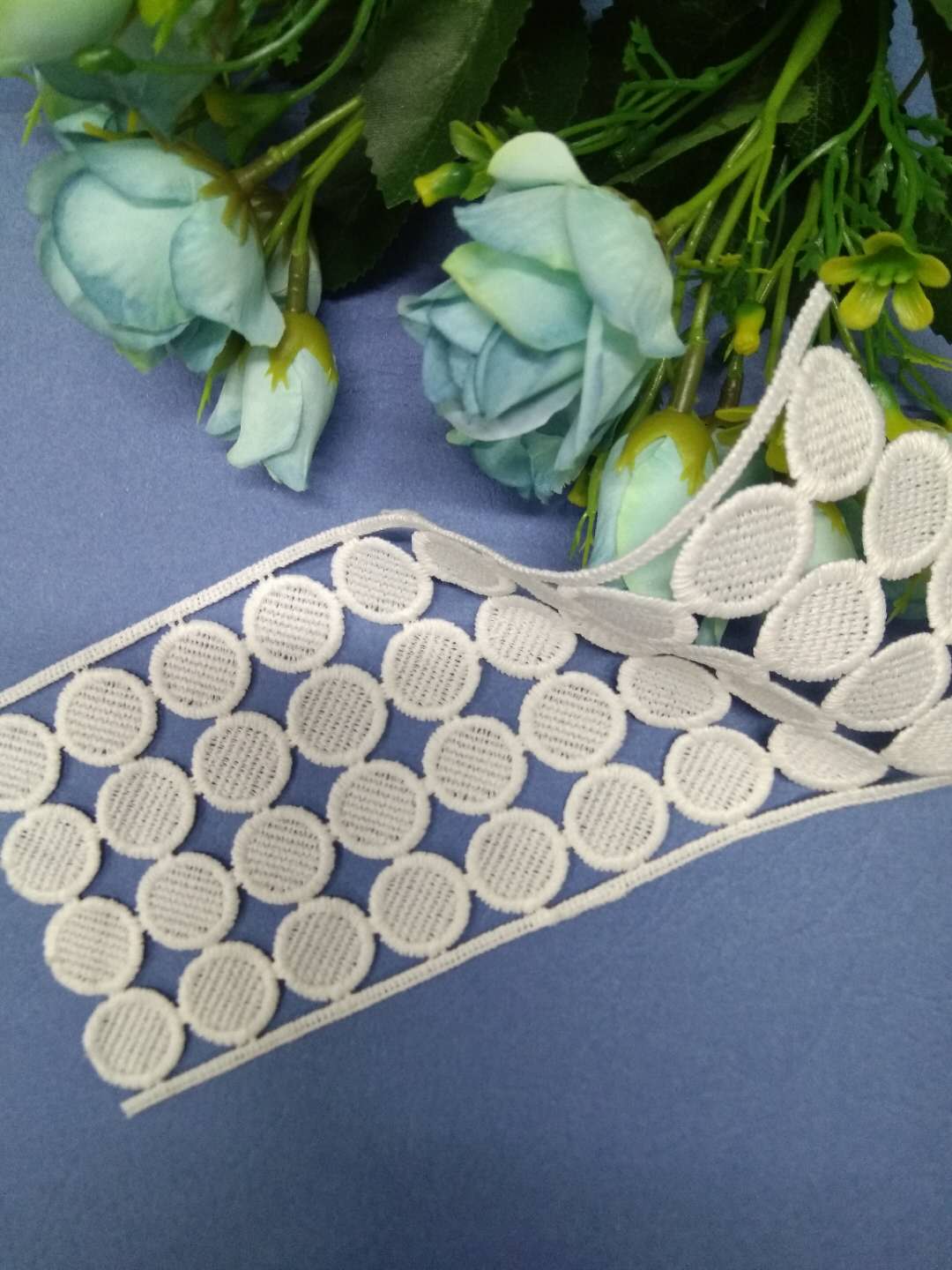 水溶牛奶絲刺繡花邊  時(shí)尚花邊服服飾面料刺繡花邊 水溶牛奶絲刺繡花邊