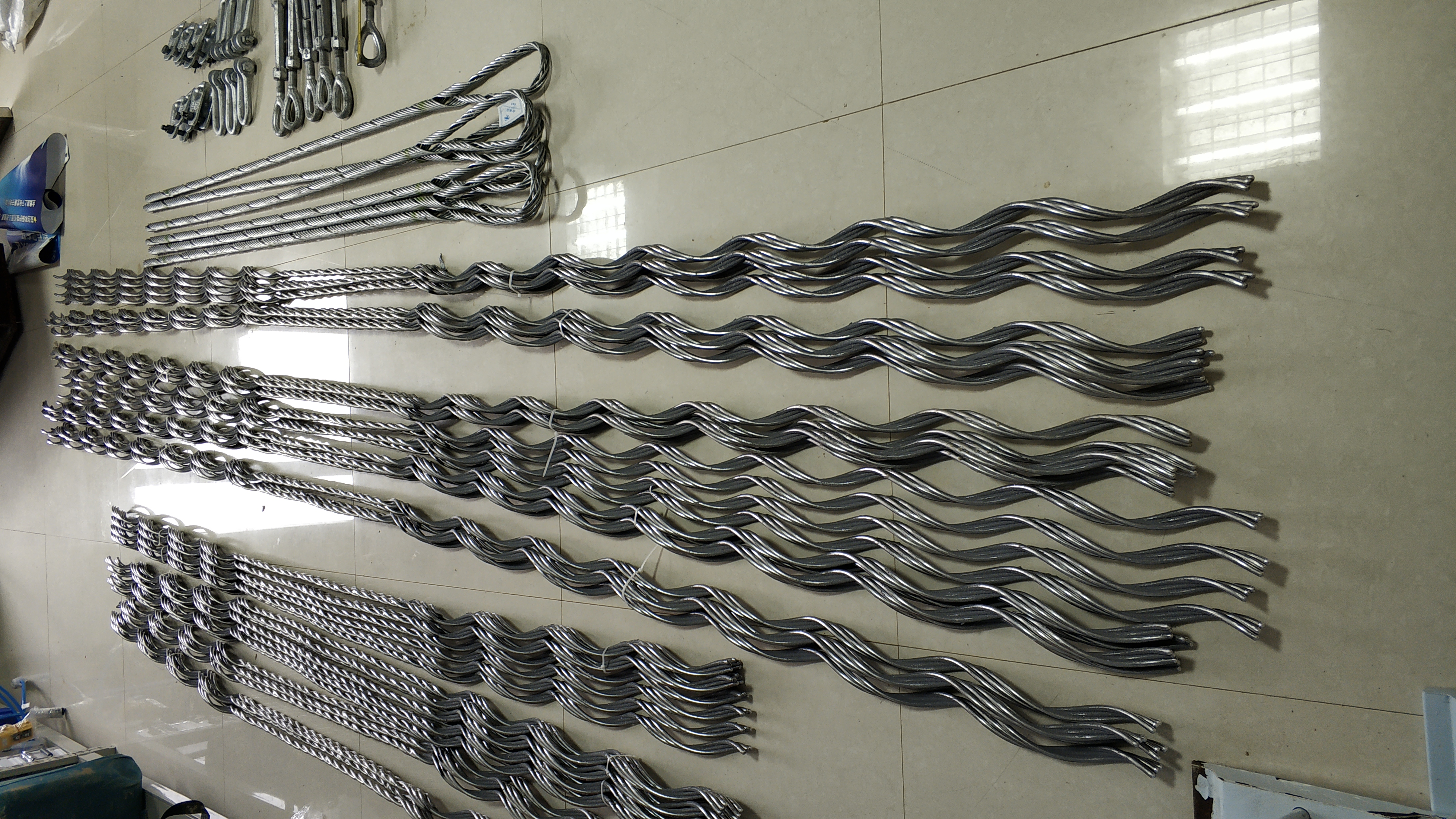 安全備份線夾規(guī)格型號(hào) 預(yù)絞絲光纜金具 導(dǎo)線備份線夾價(jià)格