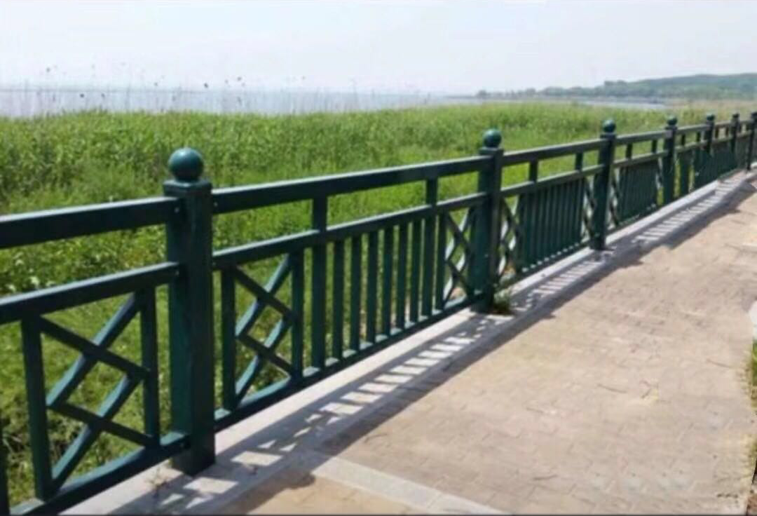 新型道路護(hù)欄4哪家好 報(bào)價(jià) 直銷 供應(yīng)商 電話 批發(fā) 生產(chǎn)廠家 新型道路護(hù)欄4