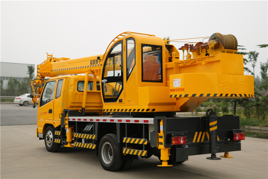 山東小型10噸吊車促銷送隨車配件