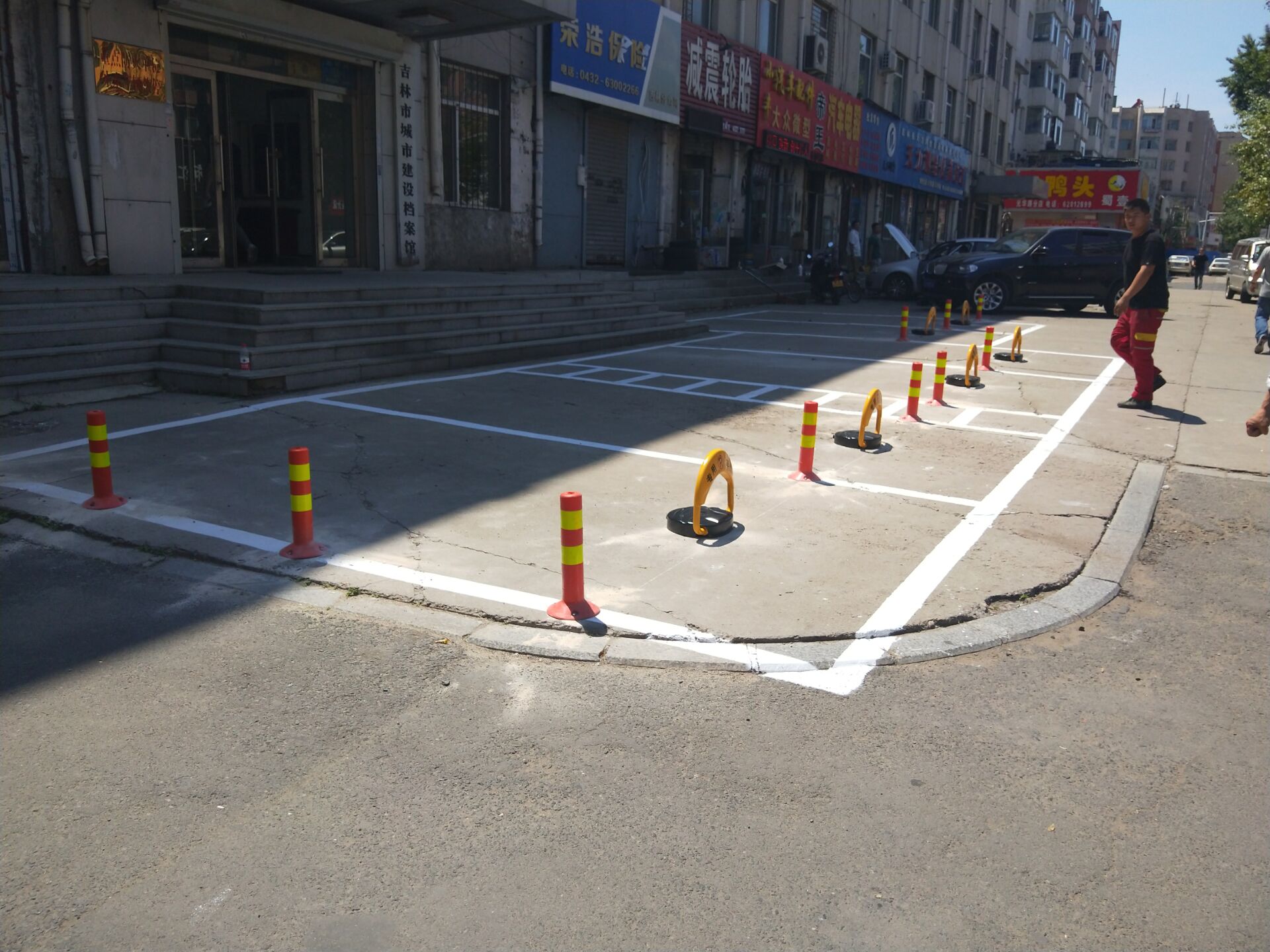 吉林市小區(qū)畫停車場   停車位劃線 吉林市畫停車場