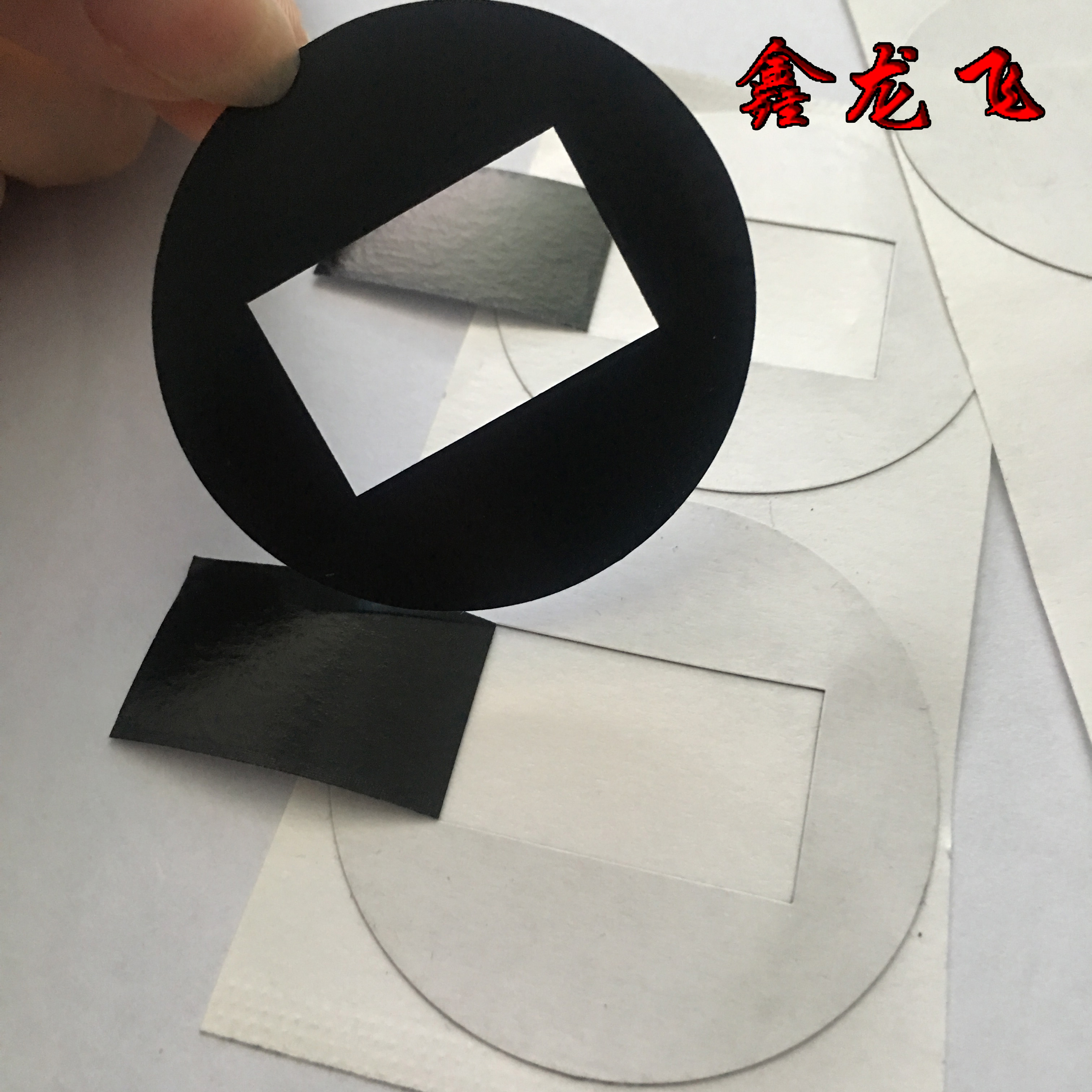 鑫龍飛廠家定制觸屏導(dǎo)電布 圓形水杯智能導(dǎo)電布貼片批發(fā)