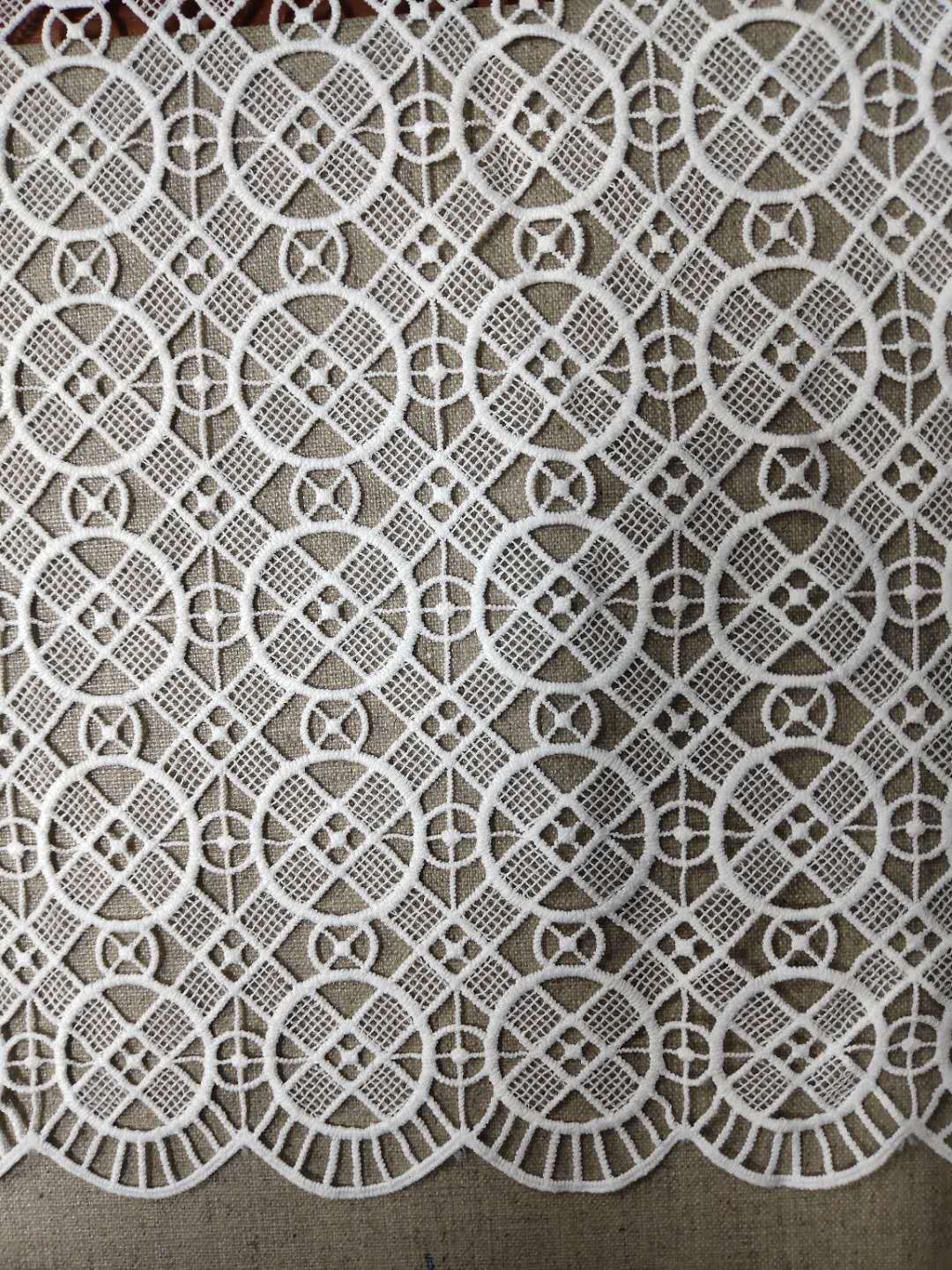 水溶牛奶絲刺繡花邊滿幅，時(shí)尚女裝服飾花邊刺繡