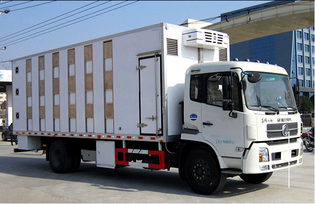 東風天錦6.8米畜禽運輸車，東風天錦運豬車廠家，東風天錦豬仔車圖片，東風豬仔車參數(shù)