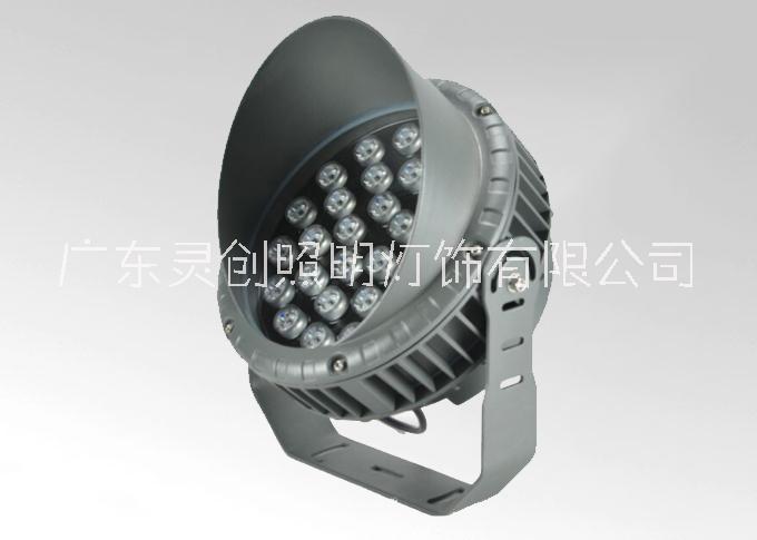 中山市政大樓亮化工程的LED暖光投光燈由靈創(chuàng)照明提供
