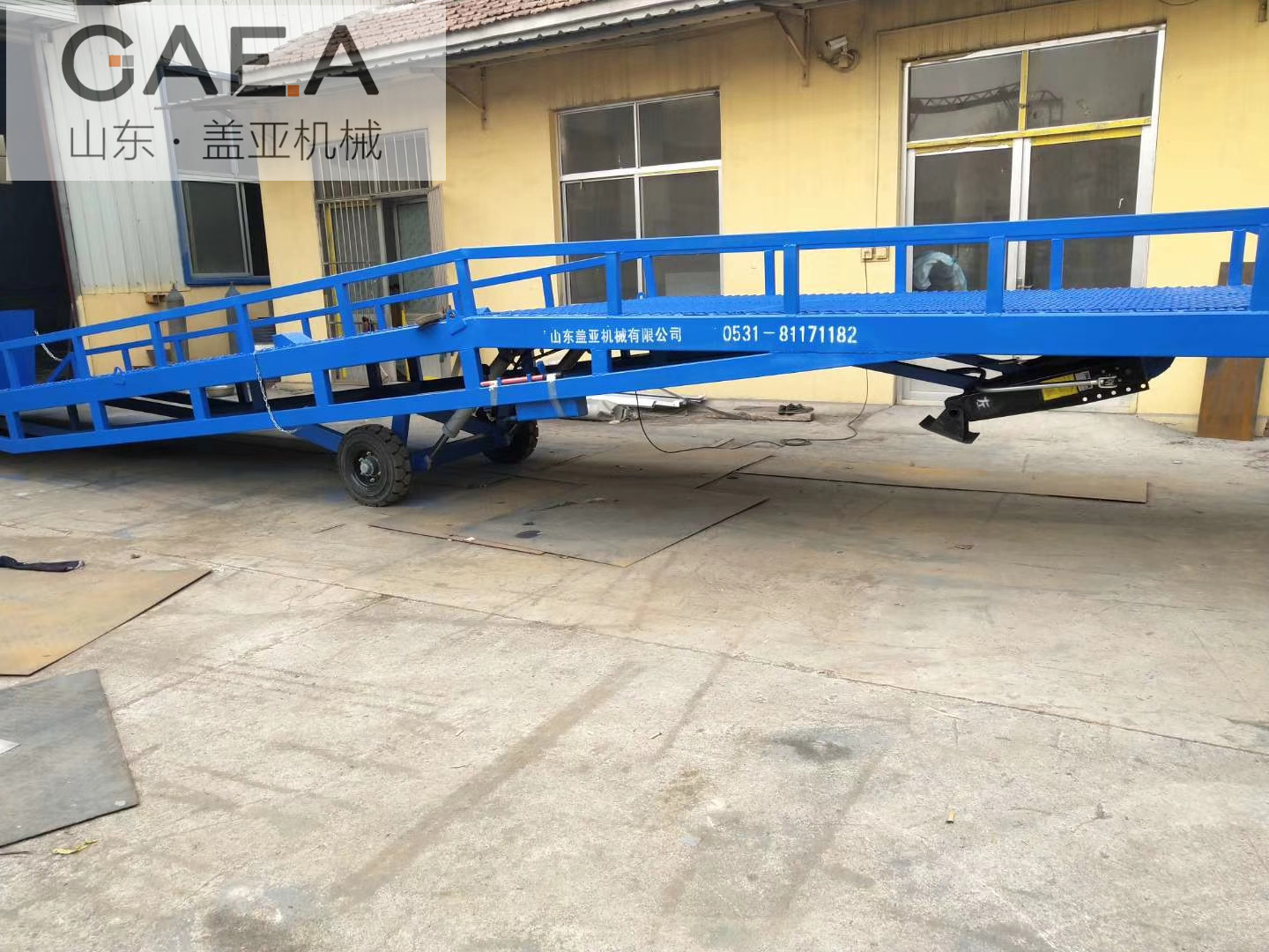 供應(yīng)10噸青島移動(dòng)式登車橋集裝箱卸貨平臺(tái)