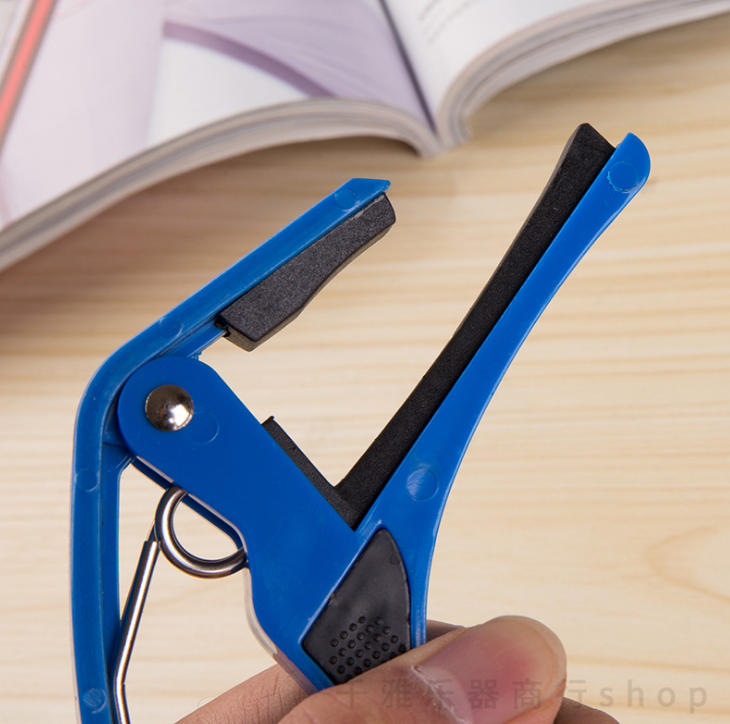 吉他配件 民謠吉他變調(diào)夾 大手抓塑料變調(diào)夾 ABS塑料夾吉他大手