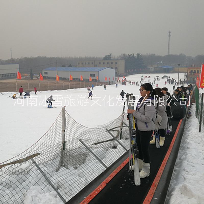 景區(qū)魔毯安裝坡度 雪地代步傳送帶飛天魔毯廠家 魔毯價格