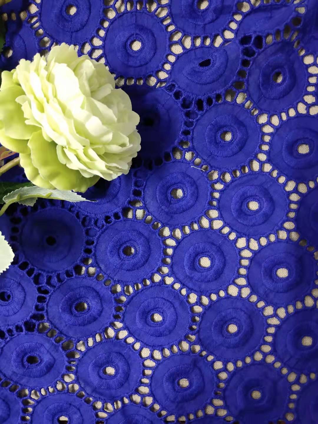 棉布刺繡雕孔鏤空花邊滿幅，花邊刺繡供應(yīng)直銷