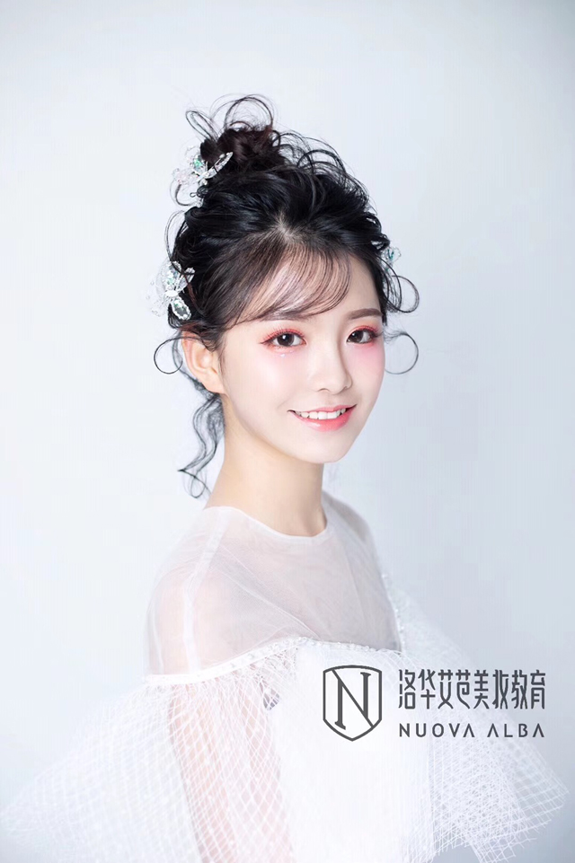 長(zhǎng)沙哪里可以學(xué)嗎？學(xué)化妝有前途嗎