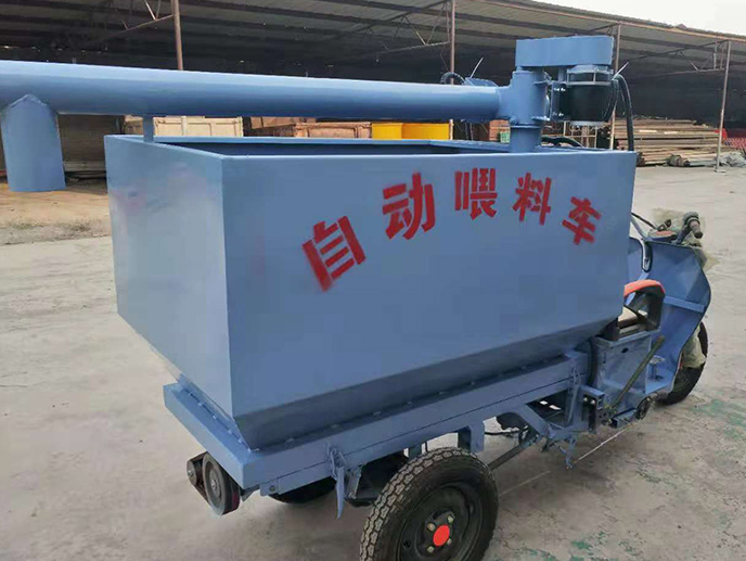 全自動喂料車，電動拌料車，養(yǎng)豬場喂料車，喂料車報價