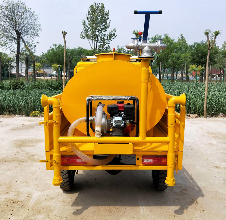 煙臺(tái)電動(dòng)四輪灑水車1.5噸灑水車電動(dòng)四輪灑水車廠家