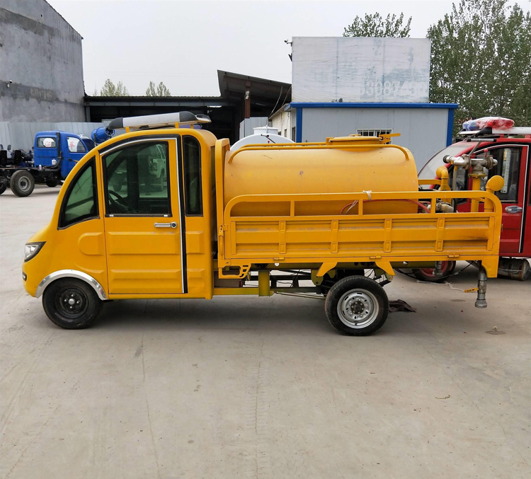 煙臺(tái)電動(dòng)四輪灑水車1.5噸灑水車電動(dòng)四輪灑水車廠家