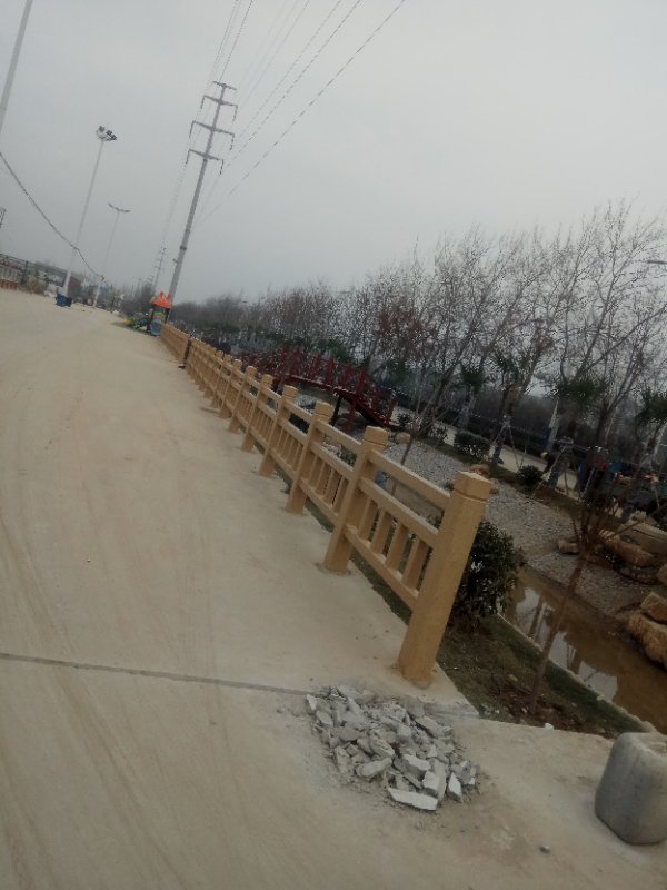 廠家出售仿木護欄 園林景觀水泥混凝土護欄 河道仿木欄桿款式新