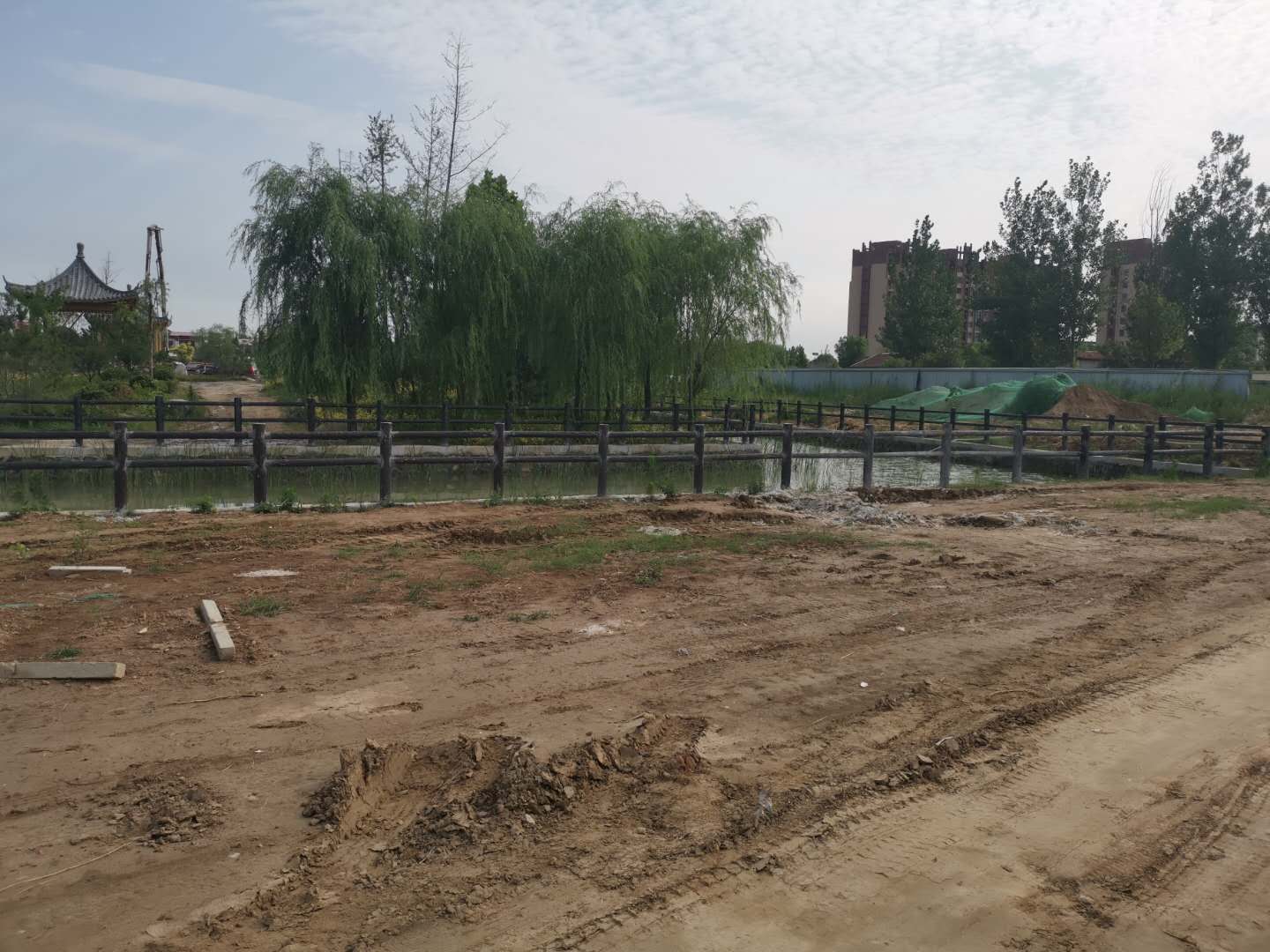 仿樹皮水泥欄桿 水泥仿木護欄河道 水泥擋土仿木樁混凝土欄桿