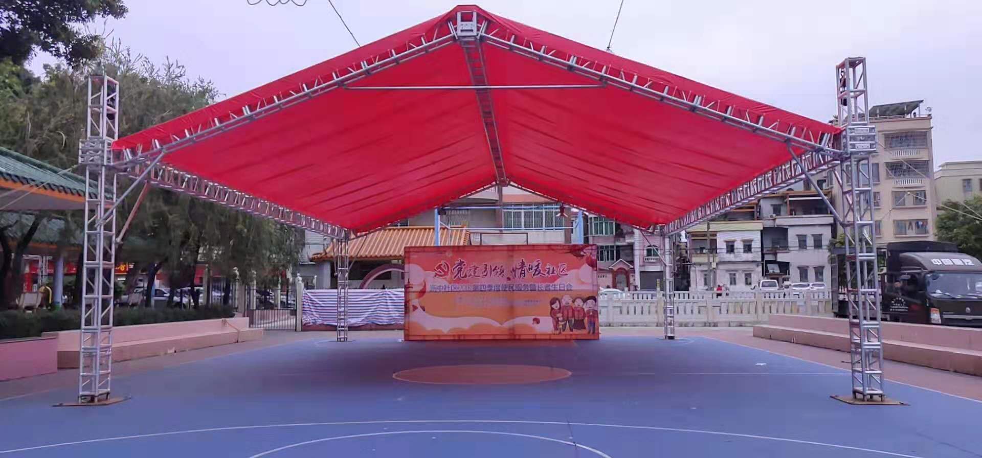 設(shè)備租賃 ：自有慶典桌椅、舞臺出租，背景架出租