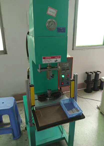 蘇州電子壓裝機(jī)油壓機(jī)，蘇州桌上單柱油壓機(jī)，蘇州單柱壓合機(jī)，蘇州密封件單柱沖切機(jī)，蘇州5T壓裝機(jī)