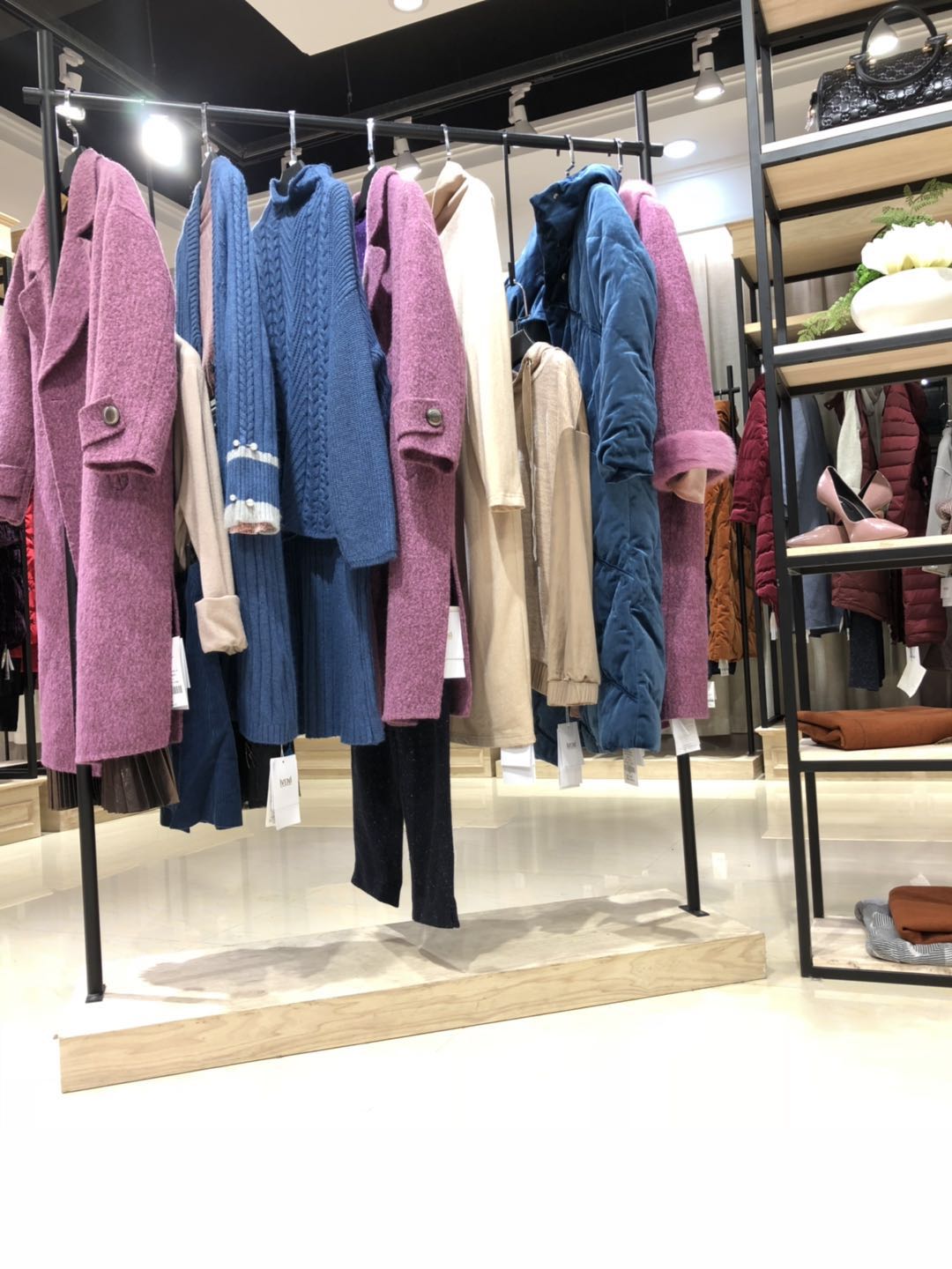 珞炫品牌折扣女裝批發(fā)貨源哪家好