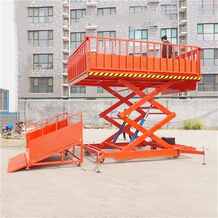 卸豬臺(tái)價(jià)格 XZT-3.5 三層卸豬臺(tái)價(jià)格-天祿機(jī)械