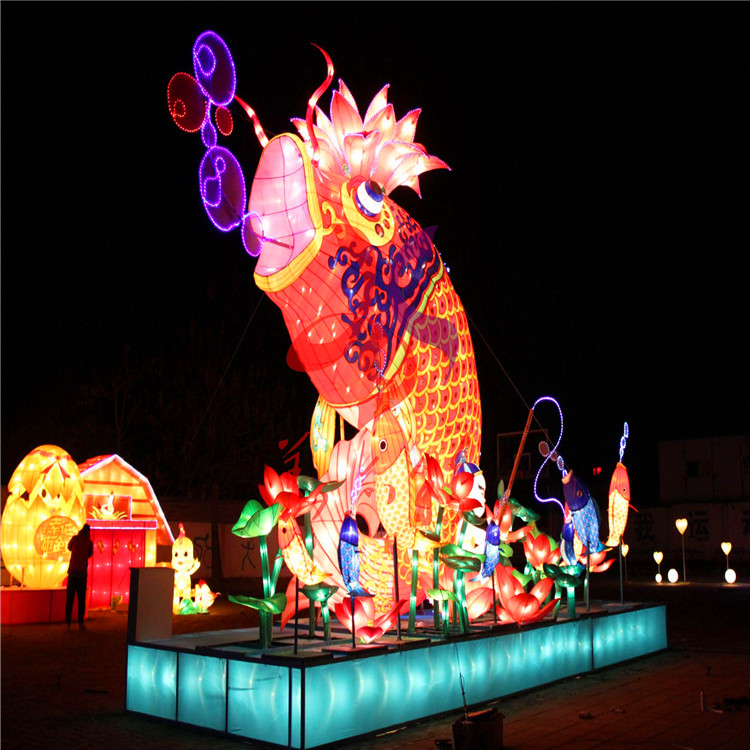 華亦彩工廠專(zhuān)門(mén)安裝華亦彩工廠專(zhuān)門(mén)安裝*廠家制作各種大型夢(mèng)幻戶外節(jié)日花燈彩燈裝飾品策劃無(wú)錫雪浪山燈光節(jié)*廠家制作各