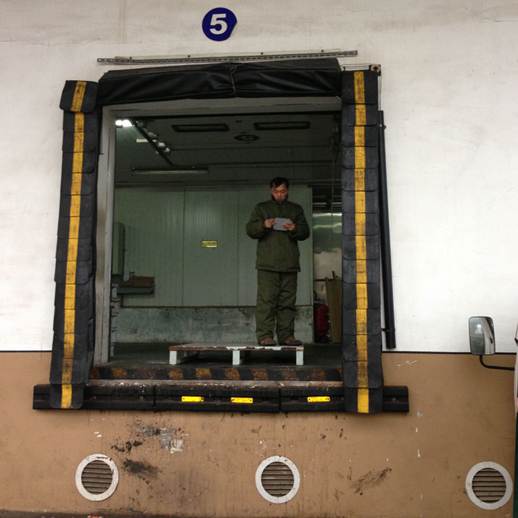 供應(yīng)物流通道 節(jié)能工業(yè)機(jī)械門封專業(yè)廠家制作