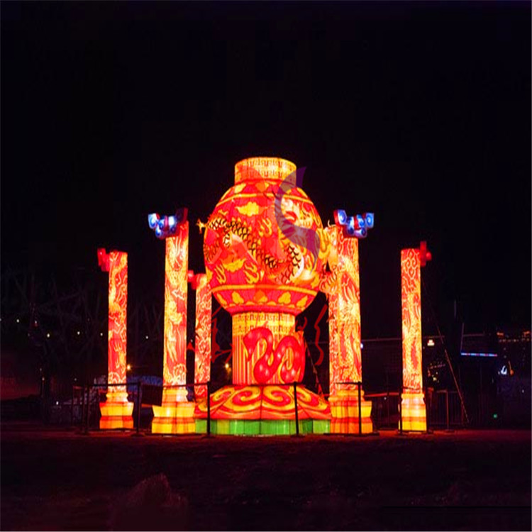 華亦彩工廠專(zhuān)門(mén)安裝華亦彩工廠專(zhuān)門(mén)安裝*廠家制作各種大型夢(mèng)幻戶外節(jié)日花燈彩燈裝飾品策劃無(wú)錫雪浪山燈光節(jié)*廠家制作各